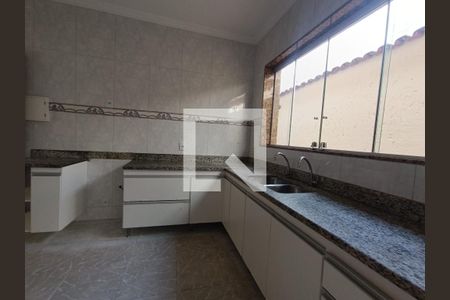 Casa para alugar com 4 quartos, 240m² em Itapoã, Belo Horizonte