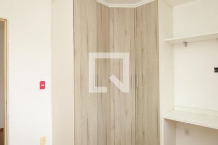 Quarto 1 de apartamento para alugar com 2 quartos, 45m² em Vila Carmosina, São Paulo