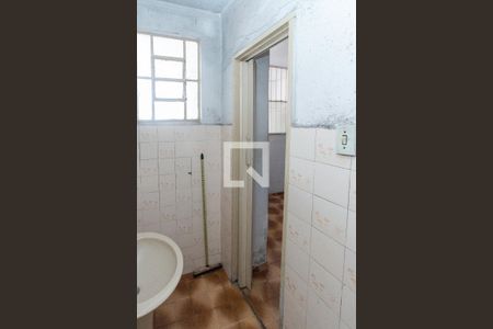 Banheiro de casa para alugar com 1 quarto, 60m² em Vila Leonor, São Paulo