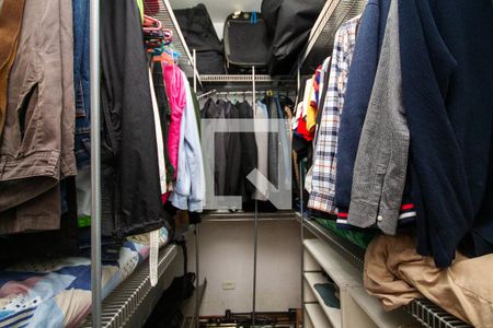 Closet Quarto 1 de casa de condomínio para alugar com 2 quartos, 100m² em Paisagem Renoir, Cotia