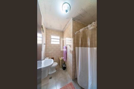 Banheiro Social de casa à venda com 3 quartos, 171m² em Jardim Ocara, Santo André