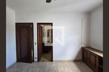 Suíte  de casa à venda com 4 quartos, 218m² em Vila Rosalia, Guarulhos