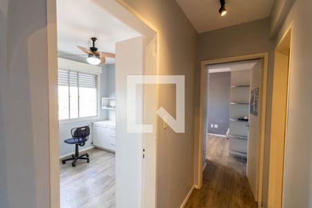 Corredor de apartamento à venda com 2 quartos, 65m² em Cristal, Porto Alegre