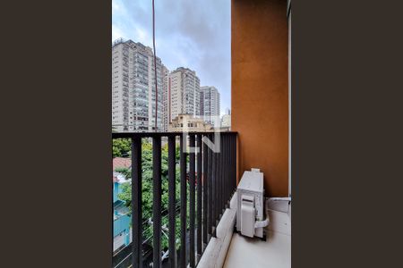 Varanda de kitnet/studio para alugar com 1 quarto, 30m² em Perdizes, São Paulo