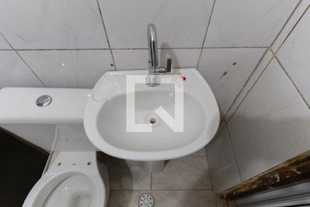 Banheiro da suíte de apartamento para alugar com 1 quarto, 30m² em Jardim Cecy, São Paulo