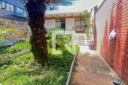 Casa à venda com 3 quartos, 316m² em Carmo, Belo Horizonte