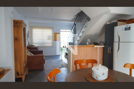 Sala e cozinha  de casa para alugar com 2 quartos, 60m² em Campo Novo, Porto Alegre