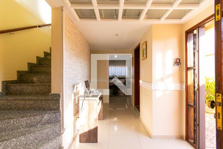 Hall de entrada de casa à venda com 3 quartos, 240m² em Vila California, São Paulo