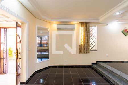 Sala de casa à venda com 3 quartos, 240m² em Vila California, São Paulo