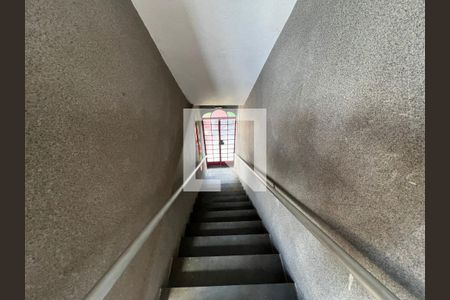 Escada de apartamento à venda com 1 quarto, 18m² em Canaa, Belo Horizonte