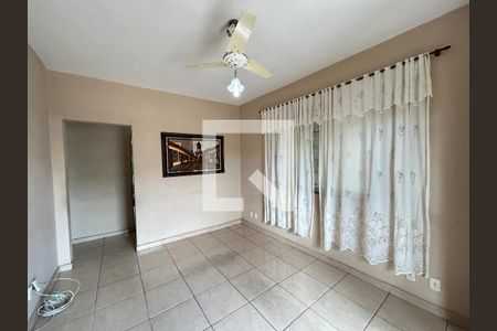 Sala de casa para alugar com 2 quartos, 200m² em Bento Ribeiro, Rio de Janeiro