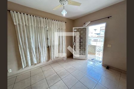 Sala de casa para alugar com 2 quartos, 200m² em Bento Ribeiro, Rio de Janeiro