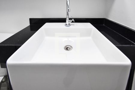 banheiro de kitnet/studio para alugar com 1 quarto, 24m² em Pinheiros, São Paulo