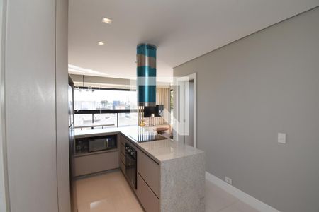 Sala e Cozinha de apartamento para alugar com 1 quarto, 49m² em São Francisco, Curitiba