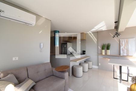 Sala e Cozinha de apartamento para alugar com 1 quarto, 49m² em São Francisco, Curitiba