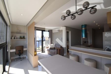 Sala e Cozinha de apartamento para alugar com 1 quarto, 49m² em São Francisco, Curitiba