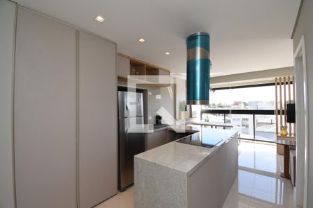 Sala e Cozinha de apartamento para alugar com 1 quarto, 49m² em São Francisco, Curitiba