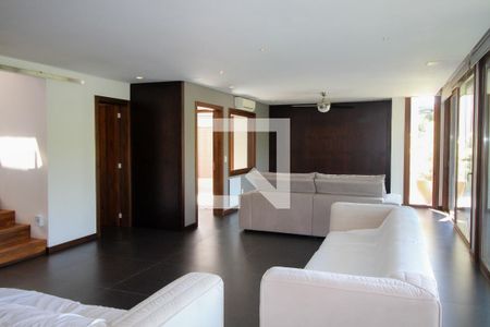Sala de casa de condomínio à venda com 5 quartos, 496m² em Partenon, Porto Alegre