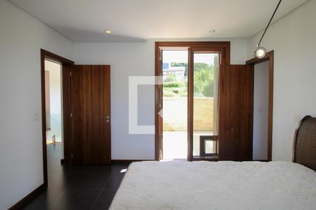 Suíte 1 de casa de condomínio à venda com 5 quartos, 496m² em Partenon, Porto Alegre