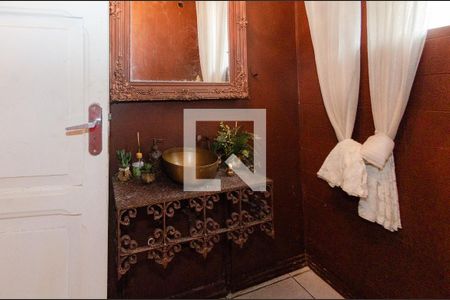 Banheiro de casa à venda com 1 quarto, 200m² em Barro Preto, Belo Horizonte