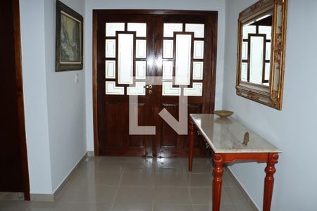 Casa de Condomínio para alugar com 3 quartos, 262m² em Jardim Indaia, Embu das Artes