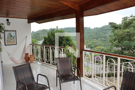 Casa de Condomínio para alugar com 3 quartos, 262m² em Jardim Indaia, Embu das Artes