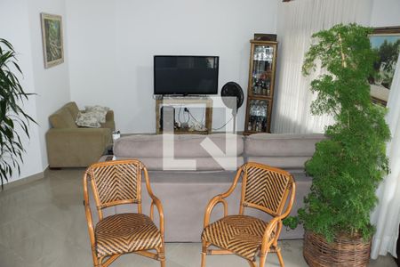 Casa de Condomínio para alugar com 3 quartos, 262m² em Jardim Indaia, Embu das Artes