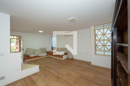 SALA de casa para alugar com 5 quartos, 320m² em Belvedere, Belo Horizonte