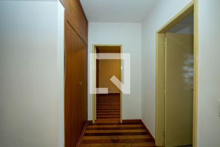 CORREDOR de casa para alugar com 5 quartos, 320m² em Belvedere, Belo Horizonte