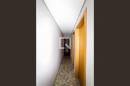 Corredor de apartamento à venda com 2 quartos, 56m² em Cruzeiro, Belo Horizonte