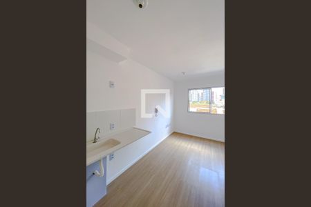 Cozinha de kitnet/studio para alugar com 1 quarto, 17m² em Mooca, São Paulo