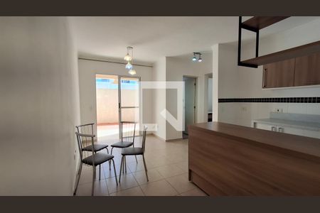 Sala de casa de condomínio para alugar com 2 quartos, 64m² em Parque Taquaral, Campinas