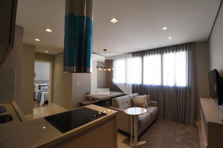 Sala e Cozinha de apartamento para alugar com 1 quarto, 50m² em São Francisco, Curitiba