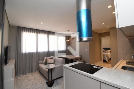 Sala e Cozinha de apartamento para alugar com 1 quarto, 50m² em São Francisco, Curitiba