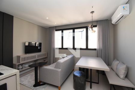 Sala e Cozinha de apartamento para alugar com 1 quarto, 50m² em São Francisco, Curitiba