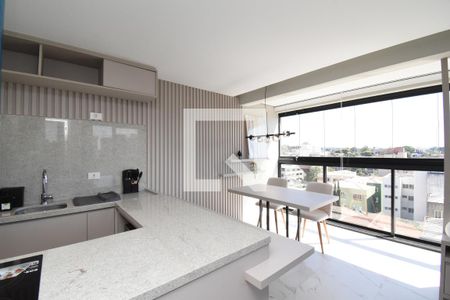 Sala e Cozinha de apartamento para alugar com 1 quarto, 50m² em São Francisco, Curitiba