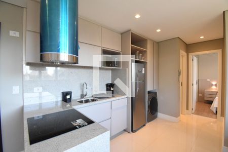 Sala e Cozinha de apartamento para alugar com 1 quarto, 50m² em São Francisco, Curitiba