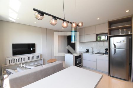 Sala e Cozinha de apartamento para alugar com 1 quarto, 50m² em São Francisco, Curitiba