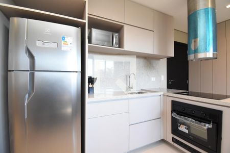 Sala e Cozinha de apartamento para alugar com 1 quarto, 50m² em São Francisco, Curitiba