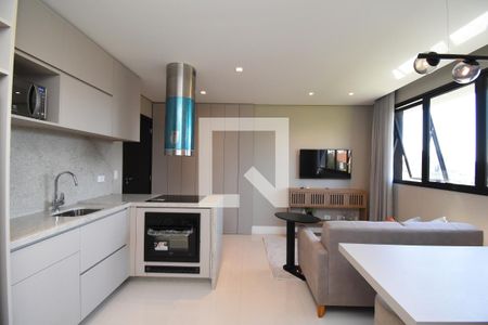 Sala e Cozinha de apartamento para alugar com 1 quarto, 50m² em São Francisco, Curitiba