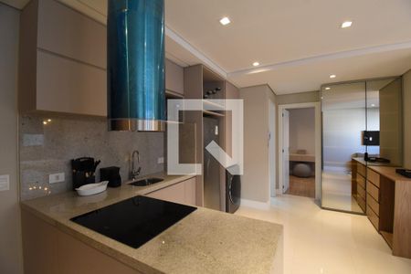 Sala e Cozinha de apartamento para alugar com 1 quarto, 50m² em São Francisco, Curitiba