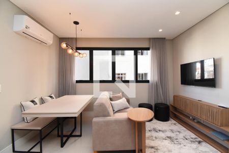 Sala e Cozinha de apartamento para alugar com 1 quarto, 50m² em São Francisco, Curitiba