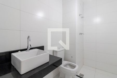 Banheiro de kitnet/studio para alugar com 0 quarto, 30m² em Centro, Guarulhos