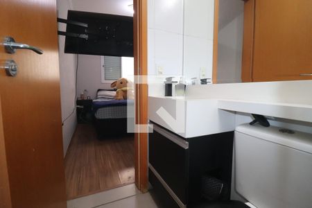 Banheiro Quarto 1 suíte de apartamento para alugar com 2 quartos, 55m² em Vila Santo Alberto, Santo André