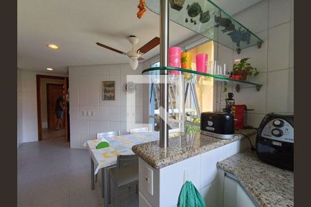 Casa à venda com 3 quartos, 210m² em Piratininga, Niterói