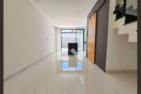 Casa à venda com 3 quartos, 135m² em Vila Carrão, São Paulo