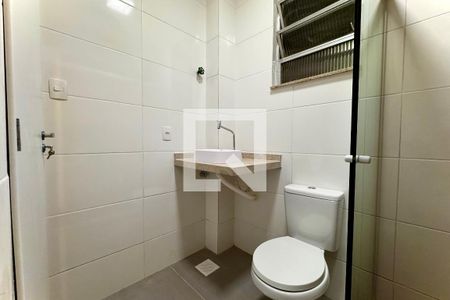 Banheiro social de apartamento à venda com 1 quarto, 29m² em Flamengo, Rio de Janeiro