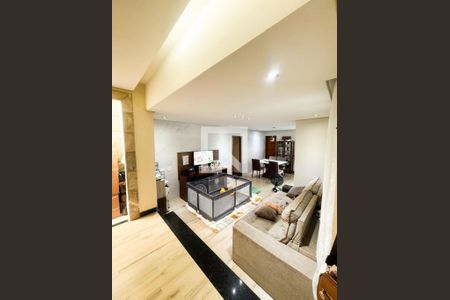 Sala de casa à venda com 3 quartos, 206m² em Serrano, Belo Horizonte