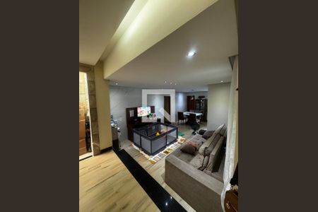 Sala de casa à venda com 3 quartos, 206m² em Serrano, Belo Horizonte