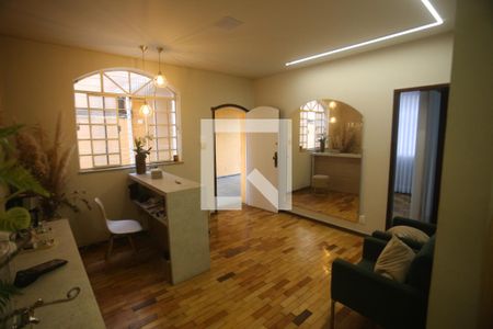 Sala de casa à venda com 4 quartos, 360m² em Calafate, Belo Horizonte